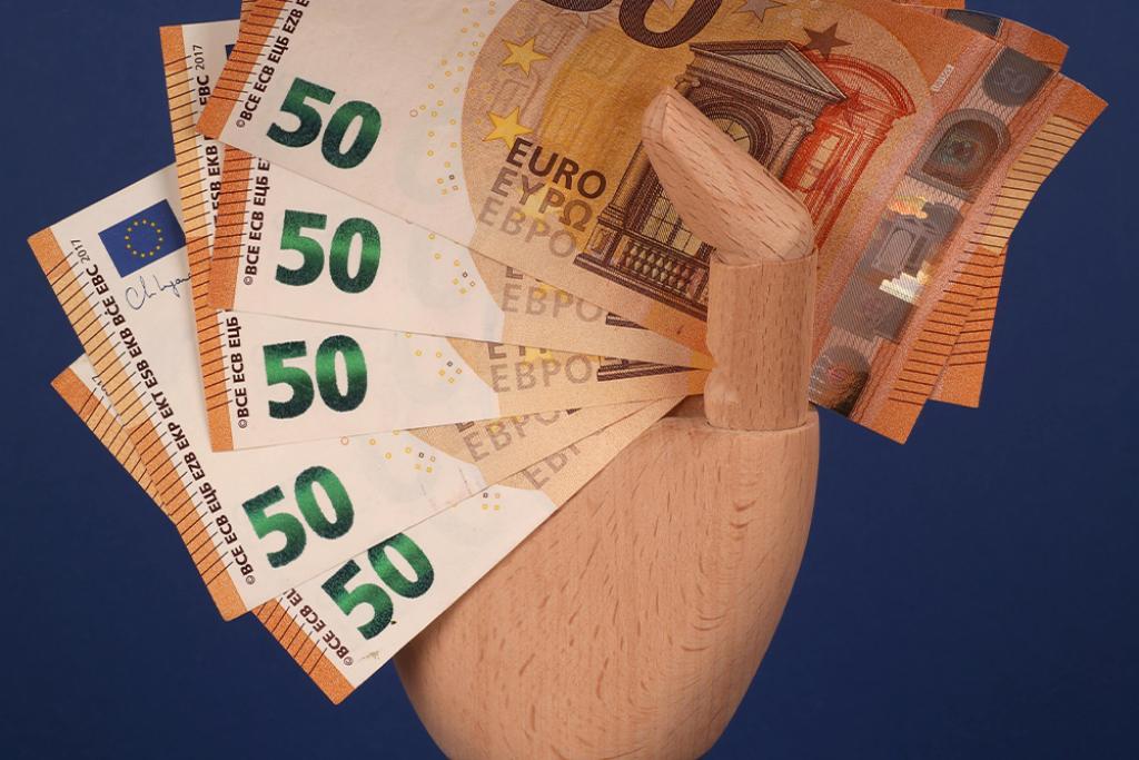Ai nevoie de bani până vinzi proprietatea? Cum te poate ajuta un împrumut cu garanție imobiliară